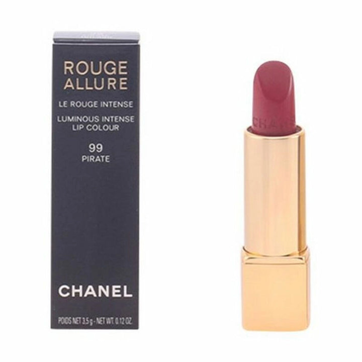  En elegant tub med Chanel Rouge Allure läppstift, med Chanel-logotypen