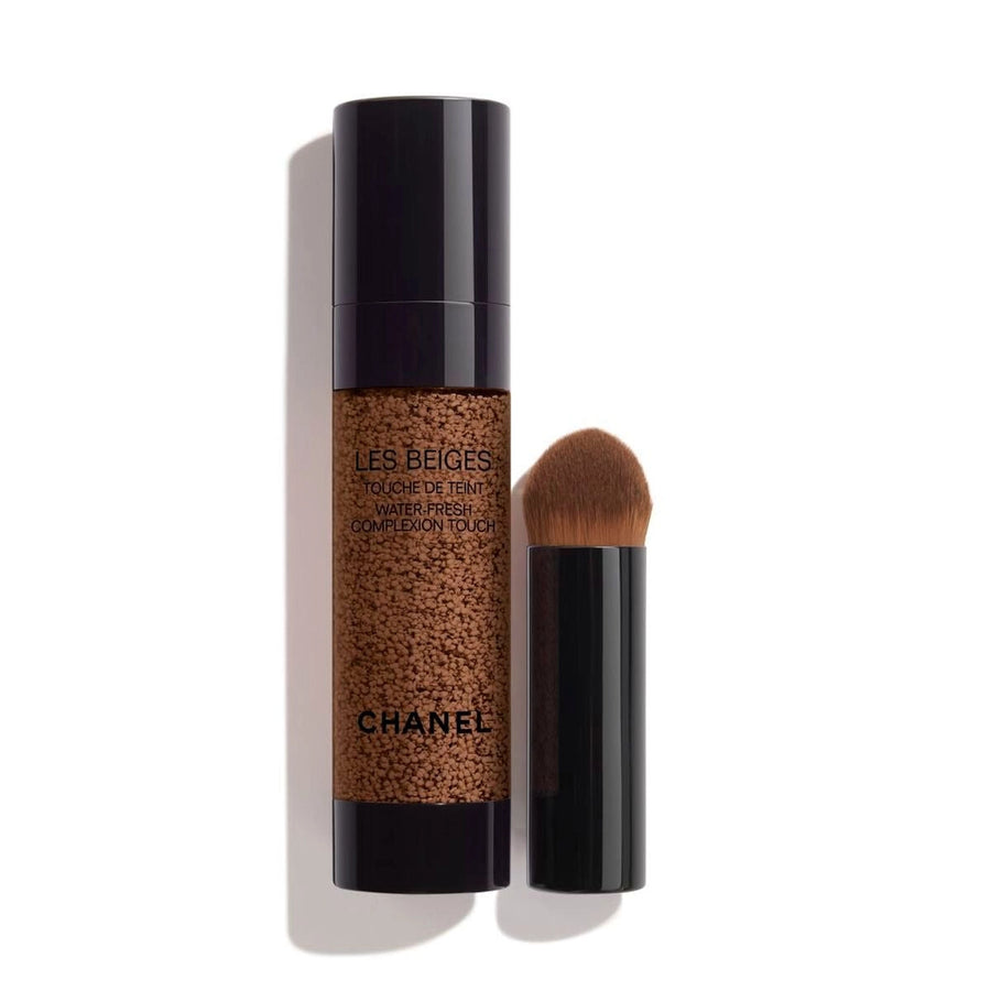  A bottle of Chanel Les Beiges liquid lip foundation in shade N.º bd121, 20 ml, with the Chanel logo.